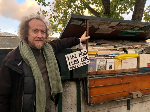La mairie de Paris recherche des bouquinistes pour faire vivre les...